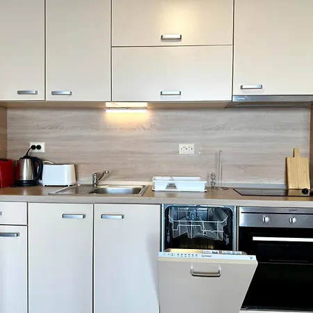 Cosher - Gardenia Palace 9 Free Parking *